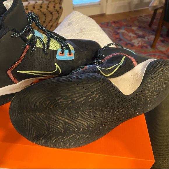 Nike Mens Kyrie Flytrap IV - size 9 - Picture 3 of 5